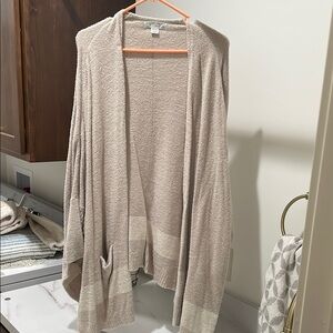 Barefoot dreams cliff side wrap in beige